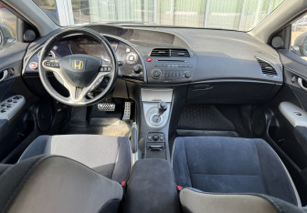 Подержанный автомобиль Honda Civic Hatchback 2008 года (9 фото)