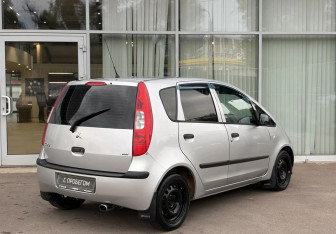 Подержанный автомобиль Mitsubishi Colt Hatchback 2005 года (5 фото)