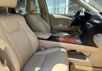 Подержанный автомобиль Lexus RX 2009 года (10 фото)