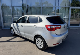 Подержанный автомобиль Kia Rio Hatchback 2013 года (7 фото)