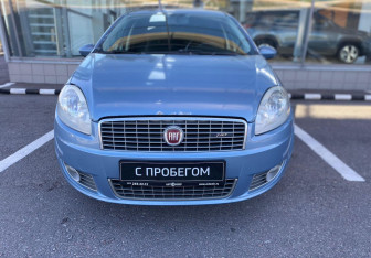 Подержанный автомобиль Fiat Linea 2011 года (2 фото)