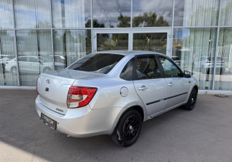 Подержанный автомобиль LADA (ВАЗ) Granta Sedan 2013 года (5 фото)