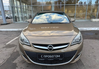 Подержанный автомобиль Opel Astra Sedan 2013 года (2 фото)