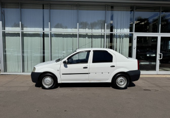 Подержанный автомобиль Renault Logan Sedan 2007 года (8 фото)