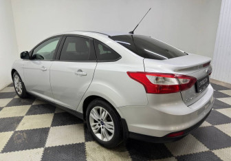 Подержанный автомобиль Ford Focus Sedan 2011 года (7 фото)