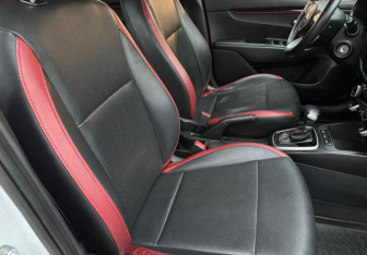 Подержанный автомобиль Kia Rio Hatchback 2019 года (9 фото)