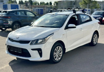 Подержанный автомобиль Kia Rio Sedan 2019 года (12 фото)