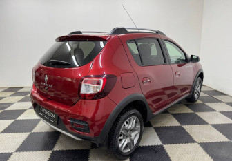 Подержанный автомобиль Renault Sandero 2018 года (5 фото)