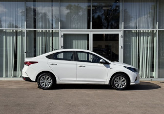 Подержанный автомобиль Hyundai Solaris Sedan 2022 года (4 фото)
