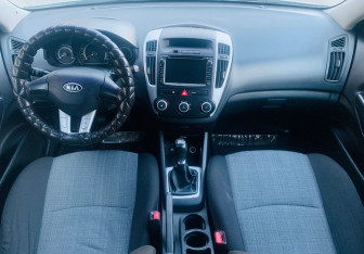 Подержанный автомобиль Kia Ceed Hatchback 2013 года (10 фото)