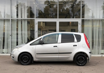 Подержанный автомобиль Mitsubishi Colt Hatchback 2005 года (8 фото)