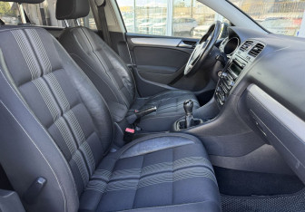 Подержанный автомобиль Volkswagen Golf Hatchback 2012 года (10 фото)