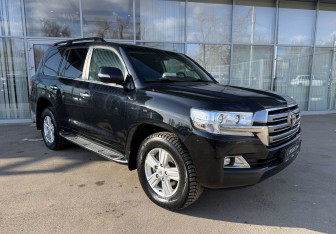 Подержанный автомобиль Toyota Land Cruiser Suv 2020 года (3 фото)