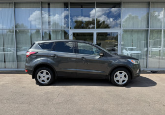 Подержанный автомобиль Ford Kuga 2017 года (4 фото)