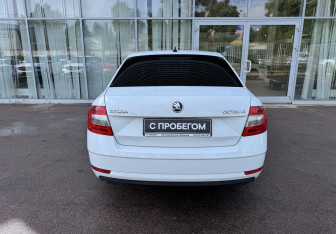 Подержанный автомобиль Skoda Octavia Liftback 2019 года (6 фото)