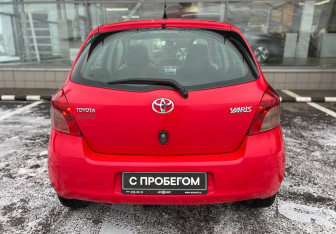 Подержанный автомобиль Toyota Yaris Hatchback 2007 года (6 фото)