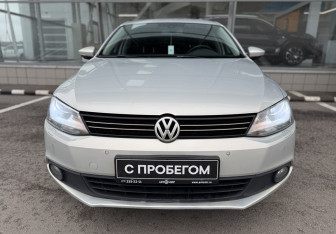 Подержанный автомобиль Volkswagen Jetta Sedan 2014 года (2 фото)