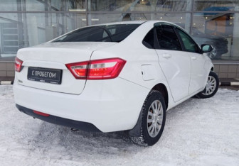Подержанный автомобиль LADA (ВАЗ) Vesta Sedan 2017 года (3 фото)