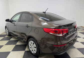 Подержанный автомобиль Kia Rio Sedan 2017 года (7 фото)