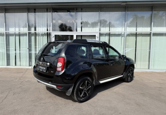 Подержанный автомобиль Renault Duster 2014 года (5 фото)