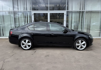 Подержанный автомобиль Skoda Octavia Liftback 2013 года (4 фото)