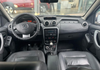 Подержанный автомобиль Renault Duster 2013 года (10 фото)