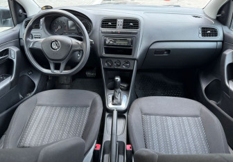 Подержанный автомобиль Volkswagen Polo Sedan 2016 года (10 фото)