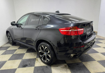 Подержанный автомобиль BMW X6 2010 года (7 фото)