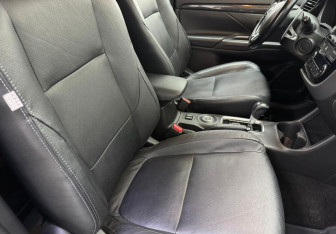 Подержанный автомобиль Mitsubishi Outlander 2015 года (9 фото)