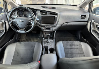 Подержанный автомобиль Kia Ceed Hatchback 2015 года (9 фото)