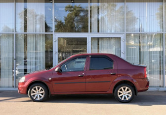 Подержанный автомобиль Renault Logan Sedan 2011 года (8 фото)