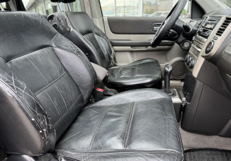 Подержанный автомобиль Nissan X-Trail 2004 года (10 фото)