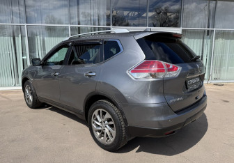 Подержанный автомобиль Nissan X-Trail 2017 года (7 фото)