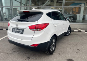 Подержанный автомобиль Hyundai ix35 2014 года (5 фото)