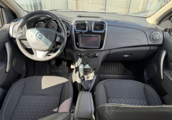Подержанный автомобиль Renault Sandero 2014 года (9 фото)