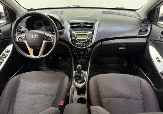 Подержанный автомобиль Hyundai Solaris Hatchback 2014 года (10 фото)