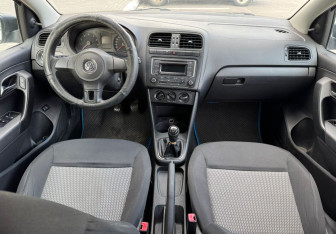 Подержанный автомобиль Volkswagen Polo Sedan 2013 года (11 фото)