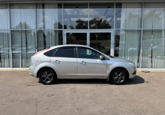 Подержанный автомобиль Ford Focus Hatchback 2011 года (4 фото)