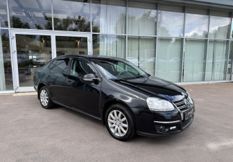 Подержанный автомобиль Volkswagen Jetta Sedan 2009 года (3 фото)
