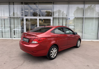 Подержанный автомобиль Hyundai Solaris Sedan 2014 года (5 фото)
