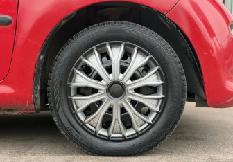 Подержанный автомобиль Peugeot 107 2008 года (12 фото)