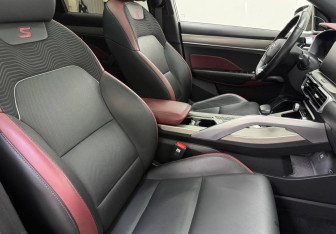 Подержанный автомобиль Geely Coolray 2023 года (9 фото)