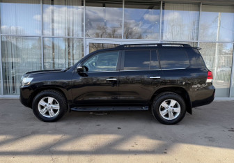 Подержанный автомобиль Toyota Land Cruiser Suv 2020 года (7 фото)