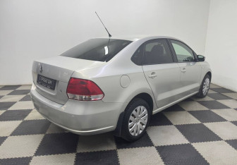 Подержанный автомобиль Volkswagen Polo Sedan 2011 года (5 фото)