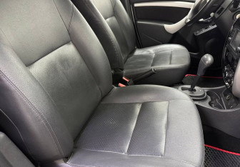 Подержанный автомобиль Nissan Terrano 2014 года (9 фото)