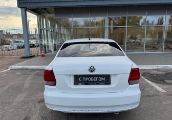 Подержанный автомобиль Volkswagen Polo Sedan 2013 года (6 фото)