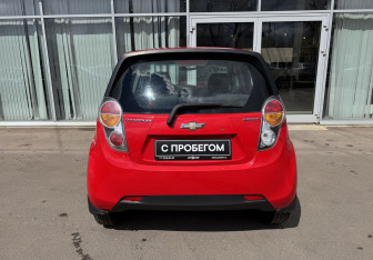 Подержанный автомобиль Chevrolet Spark 2011 года (6 фото)