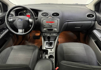 Подержанный автомобиль Ford Focus Sedan 2009 года (10 фото)