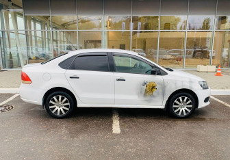 Подержанный автомобиль Volkswagen Polo Sedan 2010 года (4 фото)