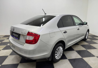Подержанный автомобиль Skoda Rapid Liftback 2016 года (5 фото)
